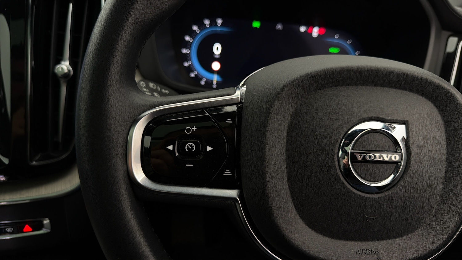 Used Volvo XC60 2023 for sale - 77947228: Photo 22