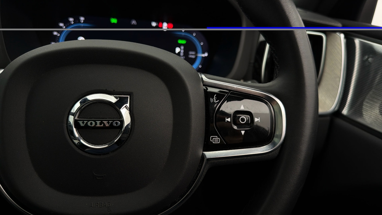 Used Volvo XC60 2023 for sale - 77947228: Photo 23