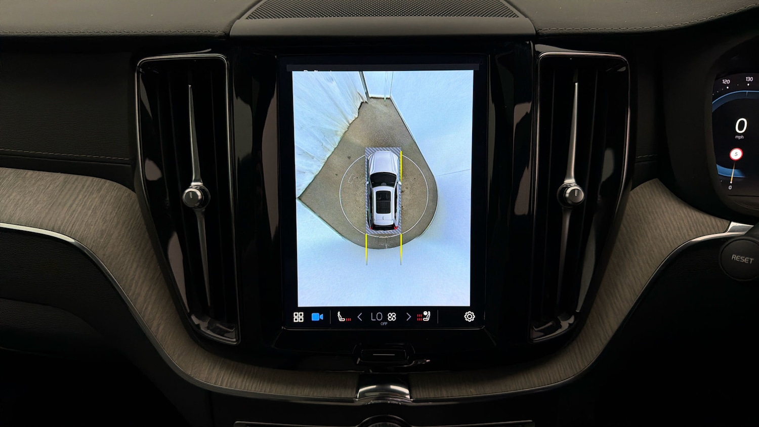 Used Volvo XC60 2023 for sale - 77947228: Photo 26