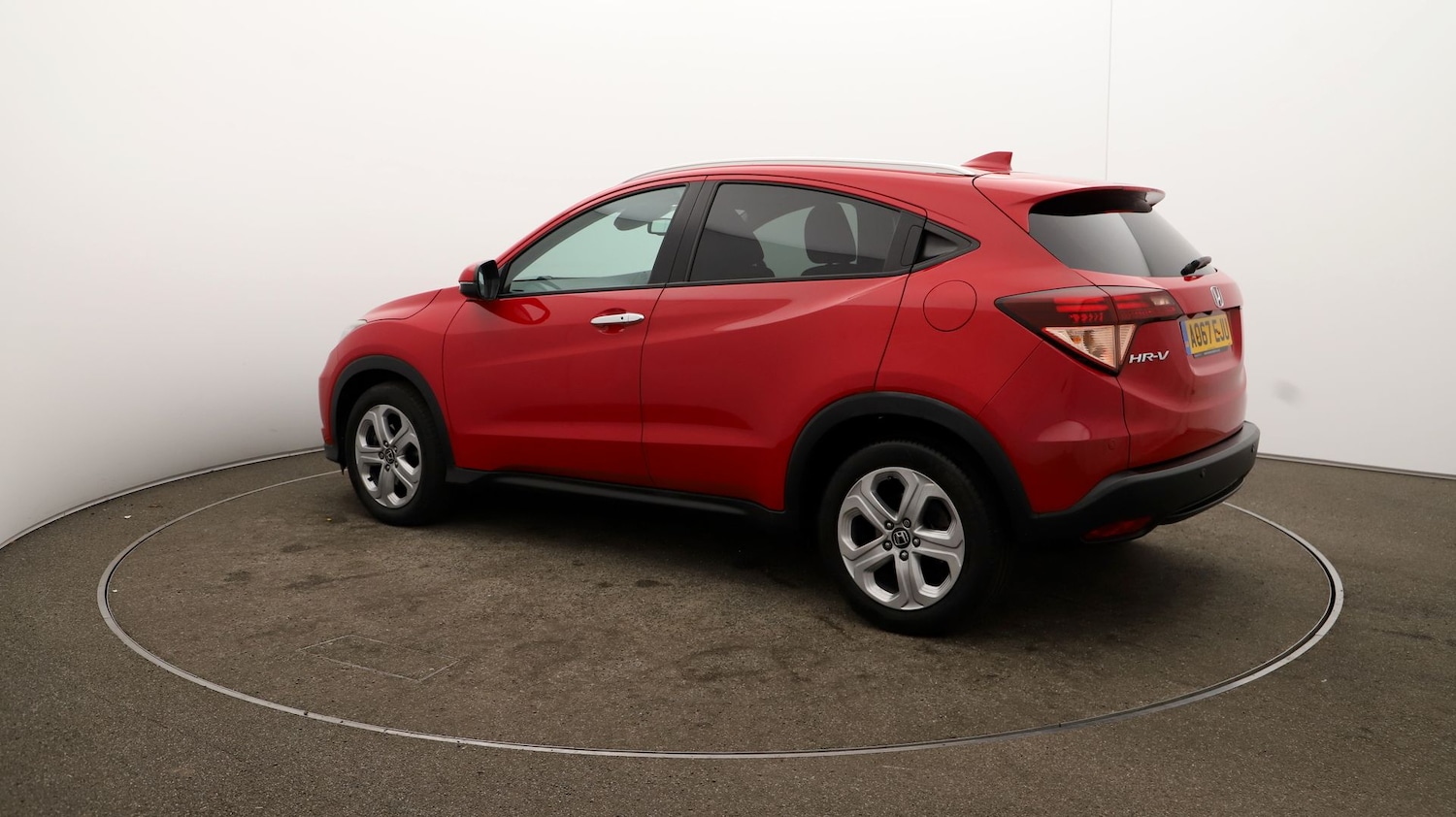 Used Honda HR-V 2017 for sale - 77124892: Photo 2
