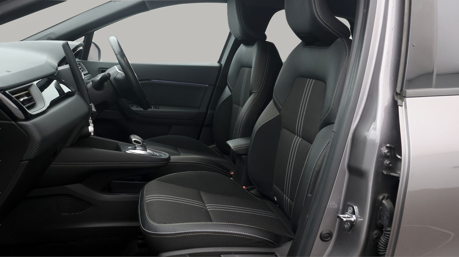 Used Renault Captur 2023 for sale - 77381104: Photo 14