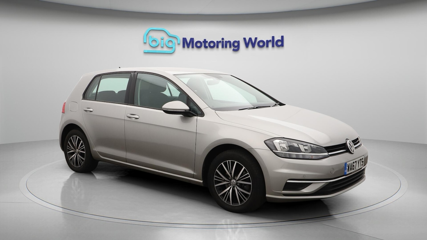 Used Volkswagen Golf 2017 for sale - 76121409: Photo 2