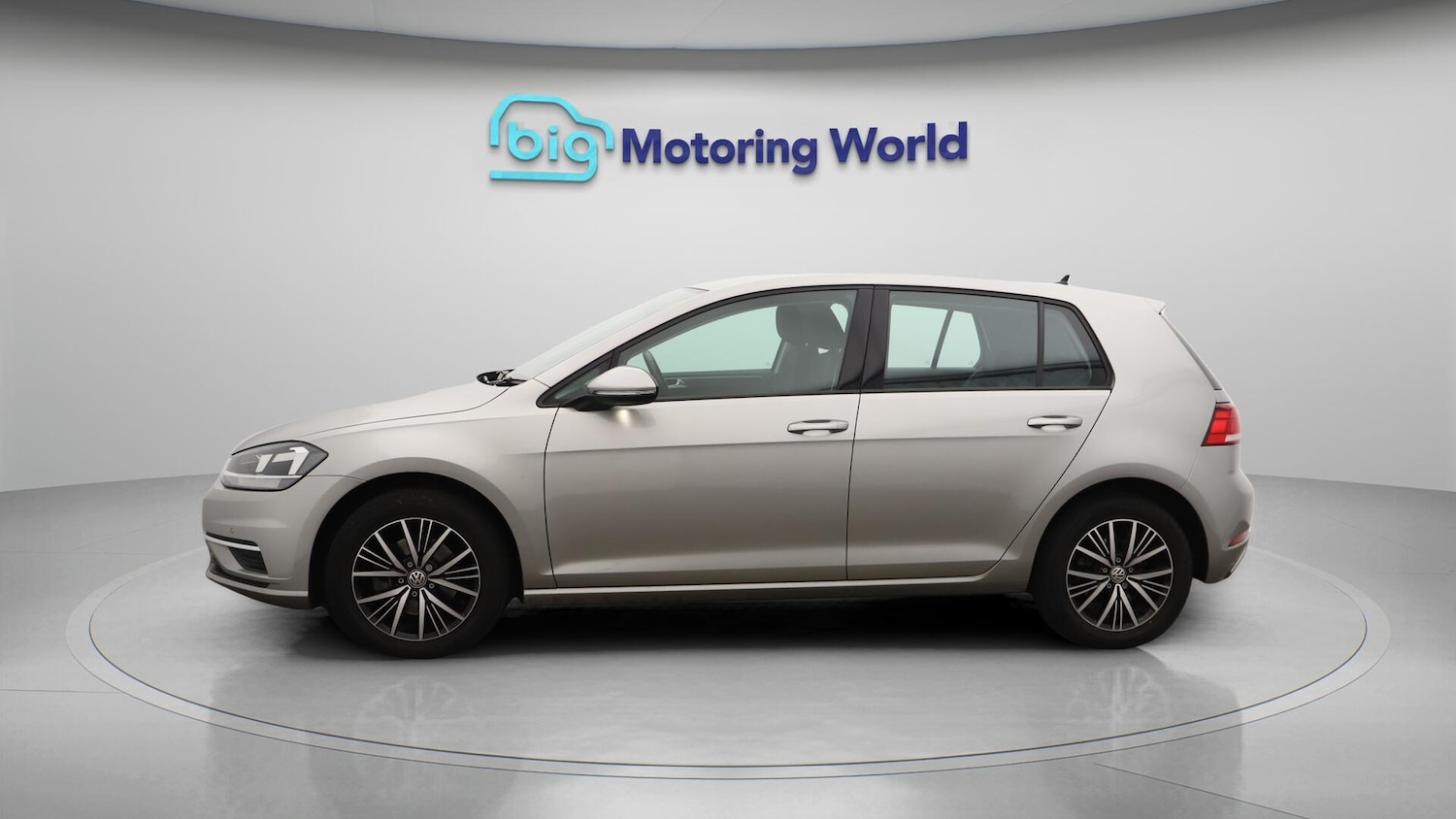 Used Volkswagen Golf 2017 for sale - 76121409: Photo 5