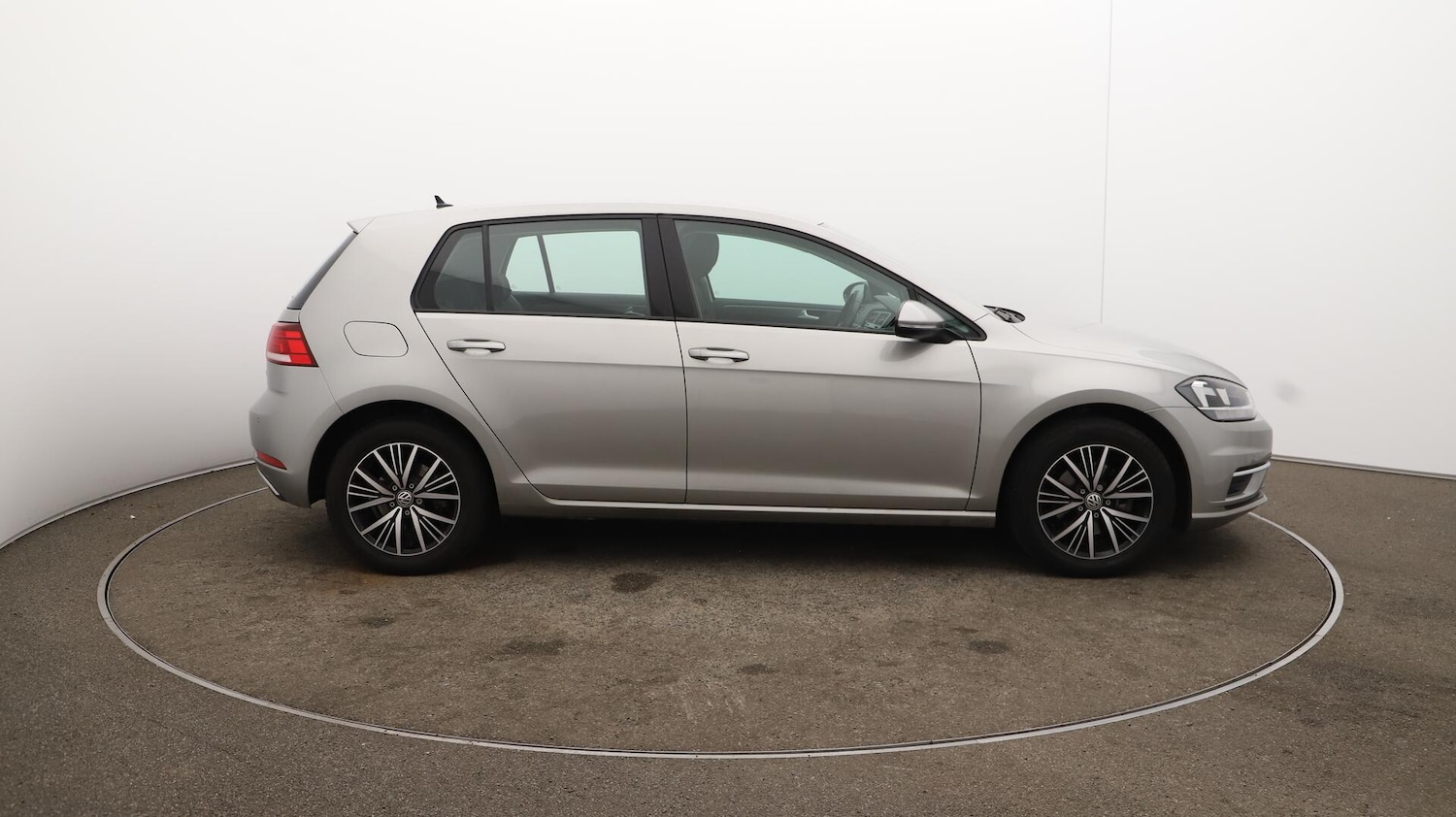 Used Volkswagen Golf 2017 for sale - 76121409: Photo 51