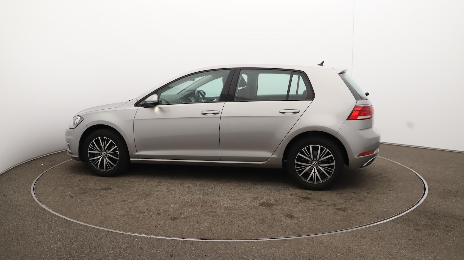 Used Volkswagen Golf 2017 for sale - 76121409: Photo 60