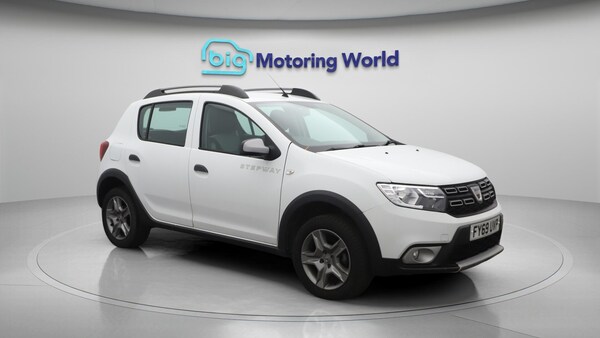 Used Dacia Sandero Stepway 2020 for sale - 75989890: Photo 2