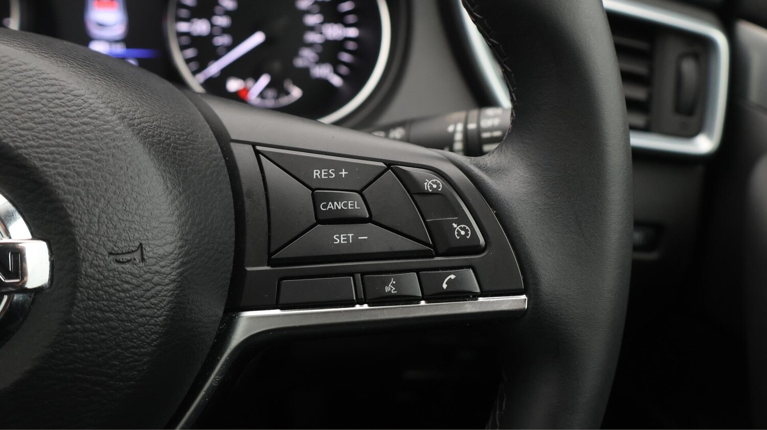 Used Nissan Qashqai for sale - 76432497: Photo 25