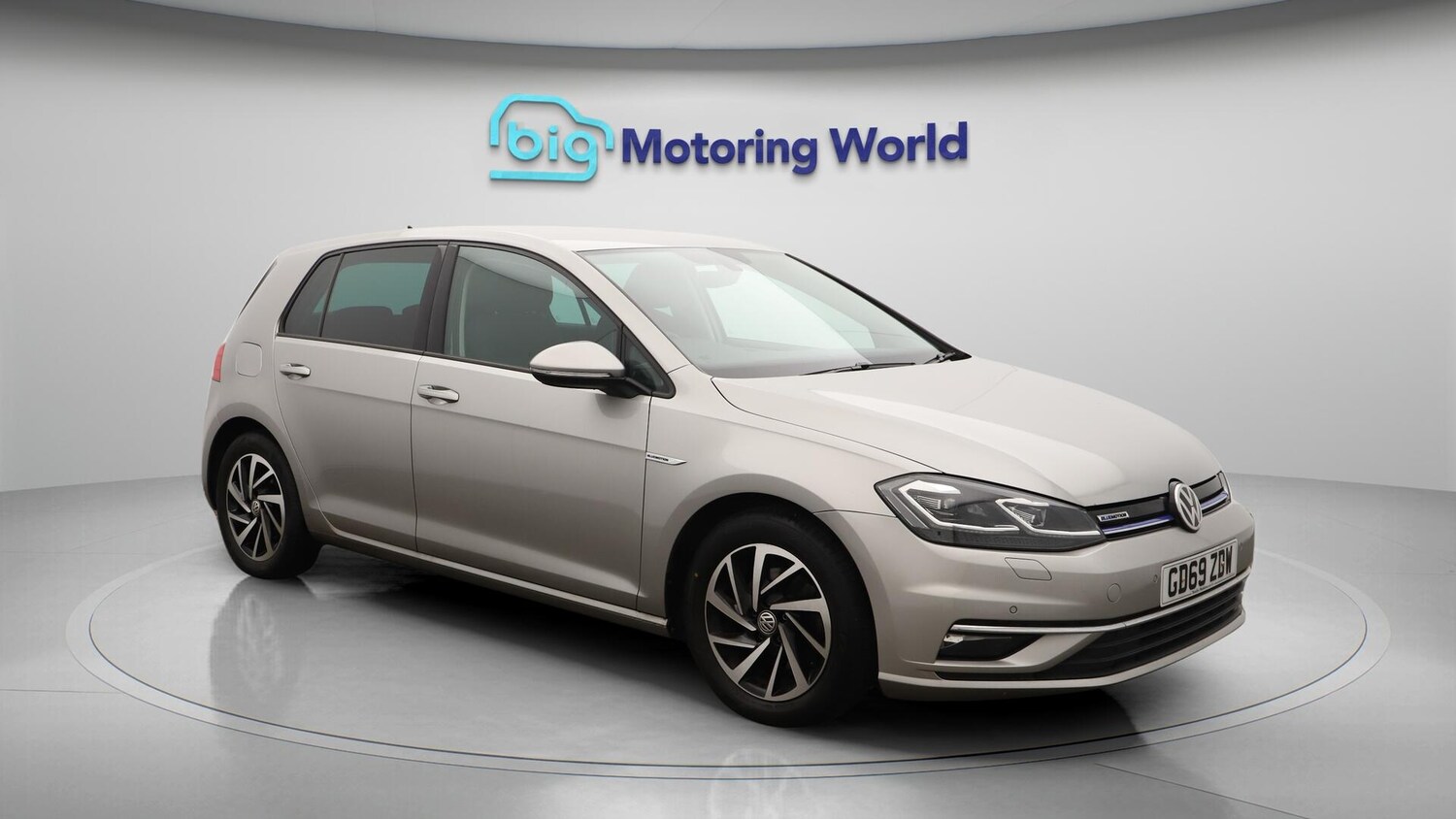 Used Volkswagen Golf 2020 for sale - 76012595: Photo 2