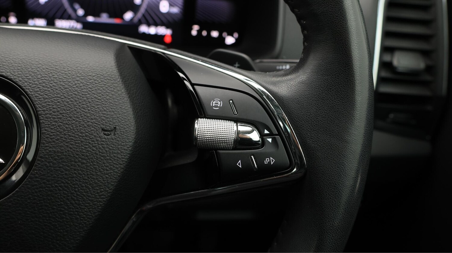 Used Skoda Karoq 2023 for sale - 76472639: Photo 25