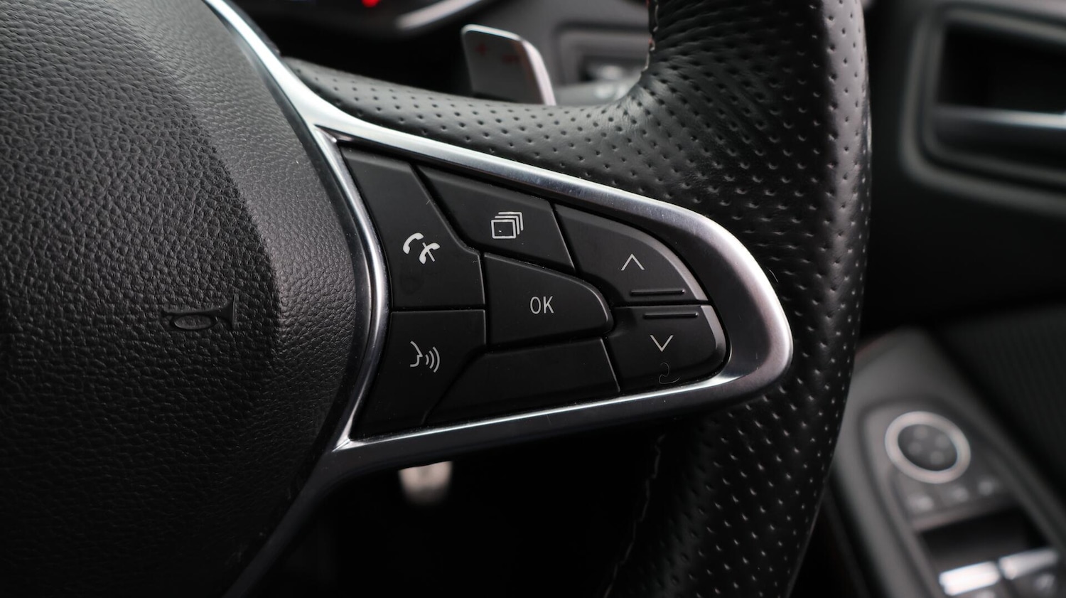 Used Renault Clio for sale - 76633820: Photo 24