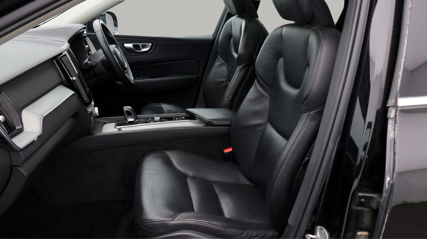 Used Volvo XC60 2023 for sale - 77489817: Photo 14