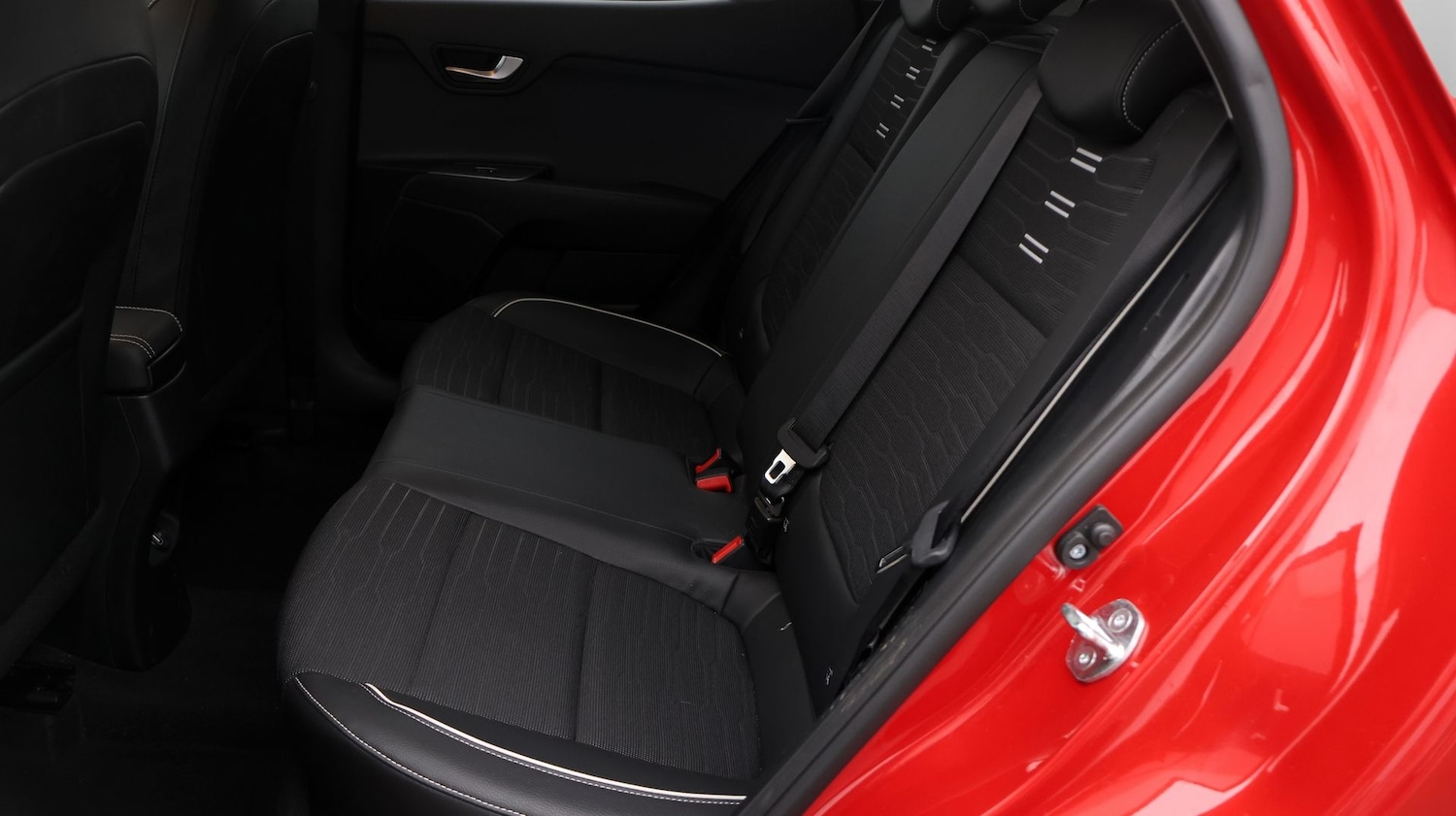 Used Kia Stonic 2023 for sale - 77225625: Photo 16