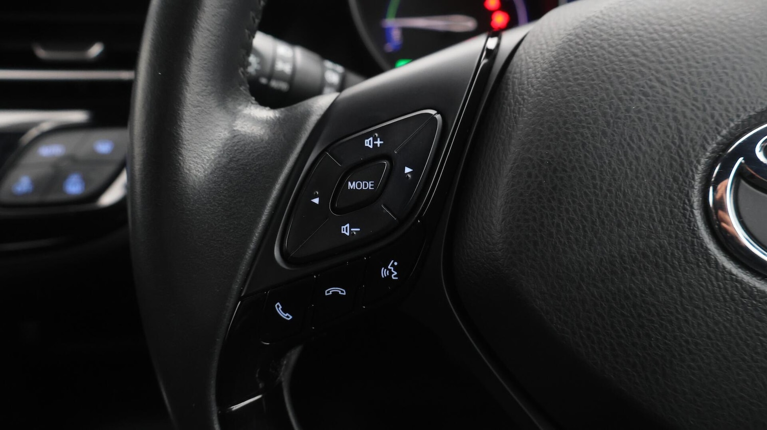 Used Toyota C-HR 2022 for sale - 76633074: Photo 24