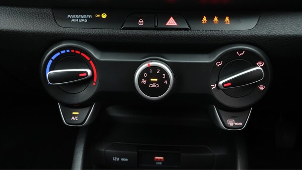 Used Kia Stonic 2021 for sale - 76159225: Photo 6