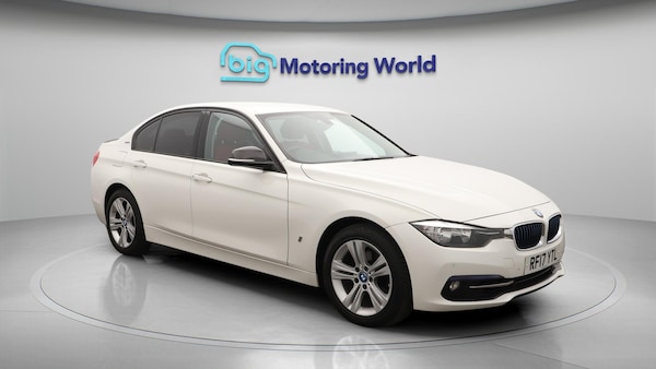 Used BMW 3 Series 2017 for sale - 76227982: Photo 2