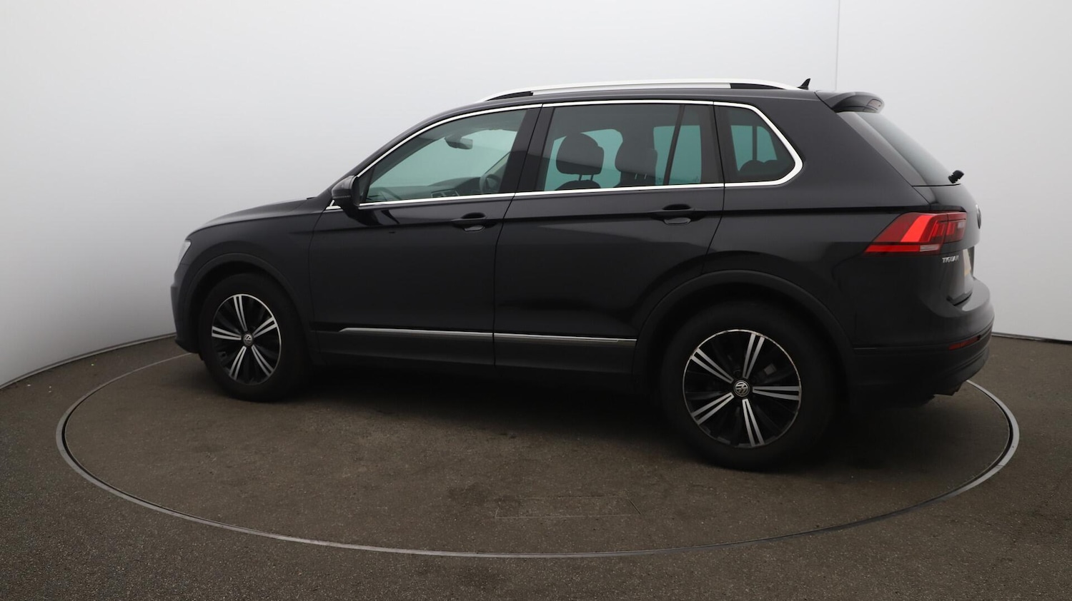Used Volkswagen Tiguan 2018 for sale - 76121734: Photo 48