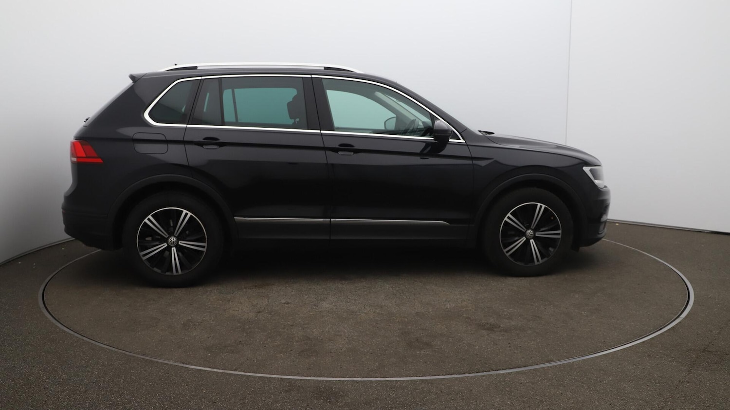 Used Volkswagen Tiguan 2018 for sale - 76121734: Photo 51