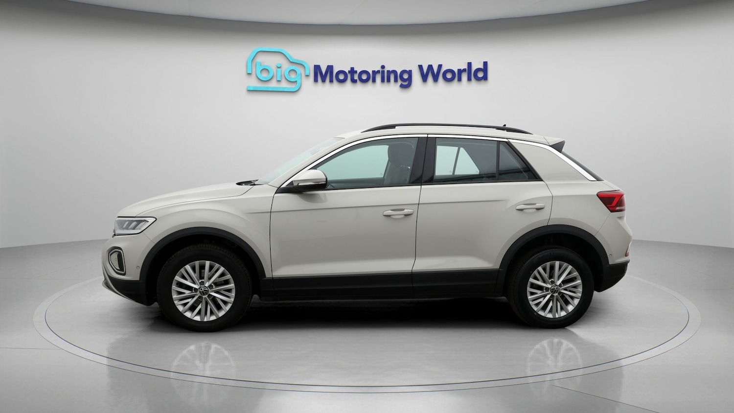 Used Volkswagen T-Roc 2023 for sale - 77579479: Photo 4