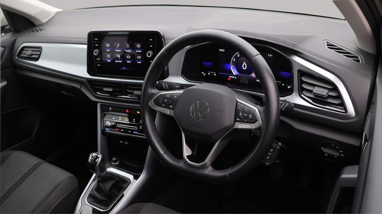 Used Volkswagen T-Roc 2023 for sale - 77579479: Photo 9