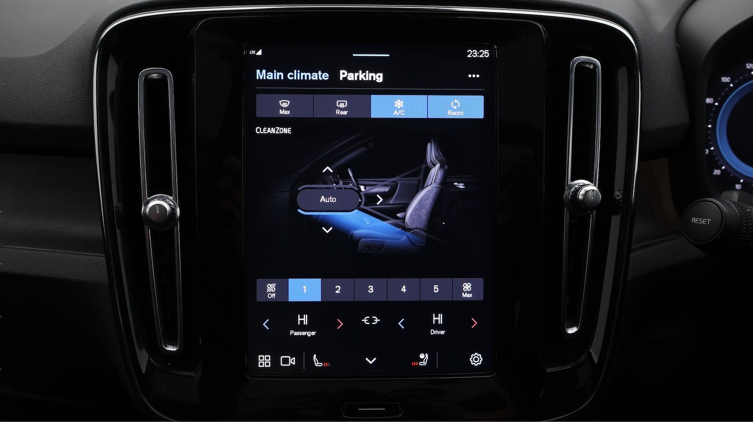 Used Volvo XC40 2023 for sale - 77519695: Photo 12