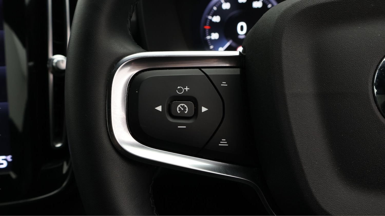 Used Volvo XC40 2022 for sale - 77610566: Photo 21