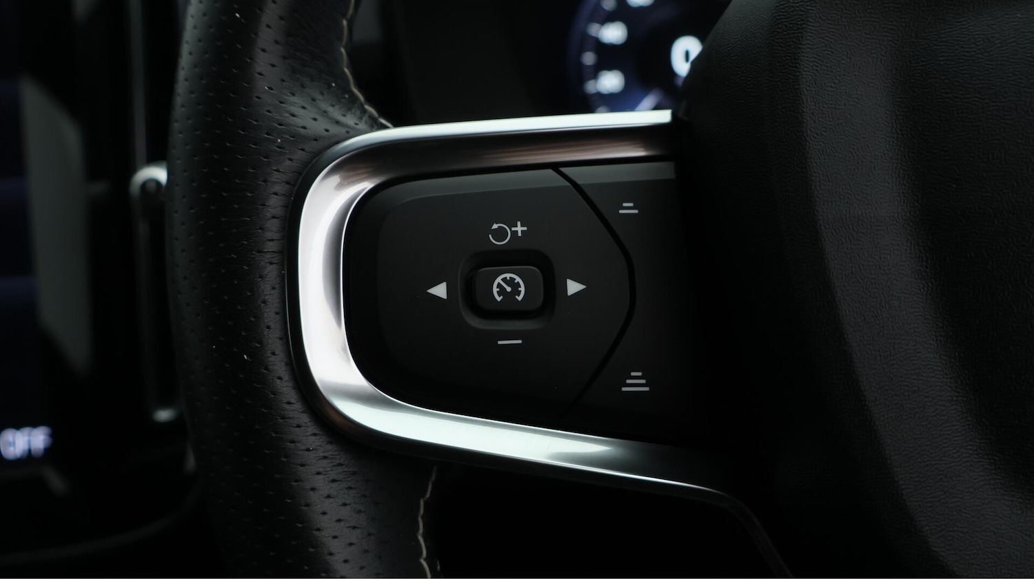 Used Volvo XC40 2021 for sale - 76085225: Photo 25