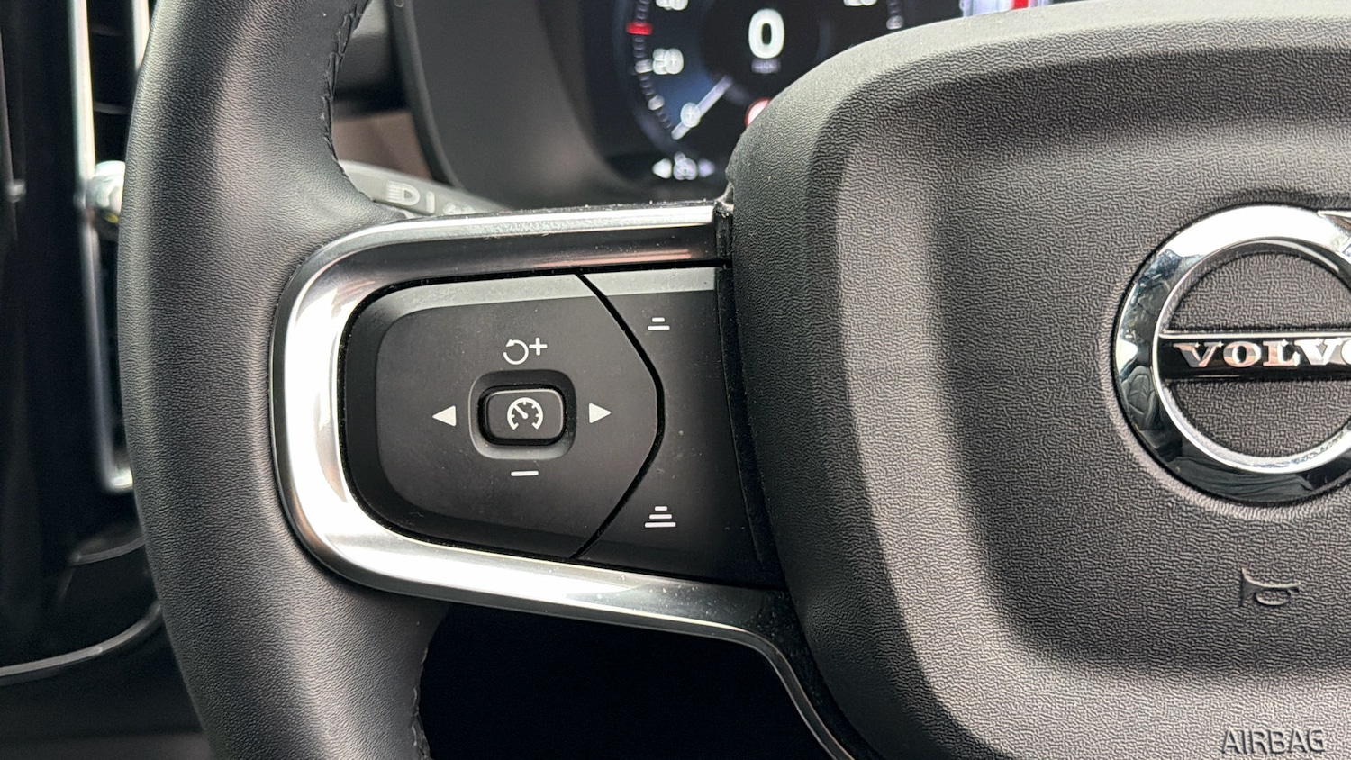 Used Volvo XC40 for sale - 77871844: Photo 23