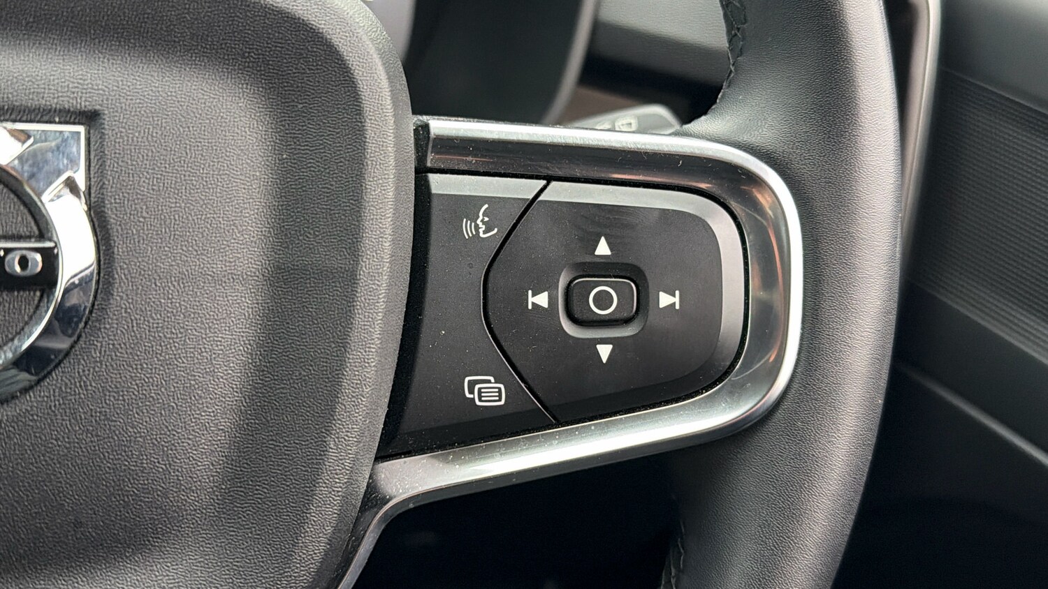 Used Volvo XC40 for sale - 77871844: Photo 24