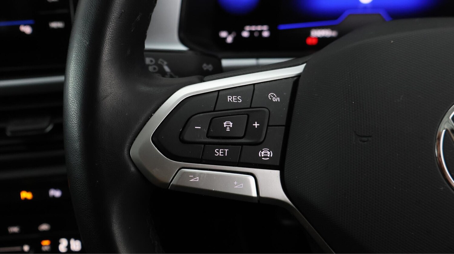 Used Volkswagen T-Roc 2023 for sale - 75989826: Photo 21