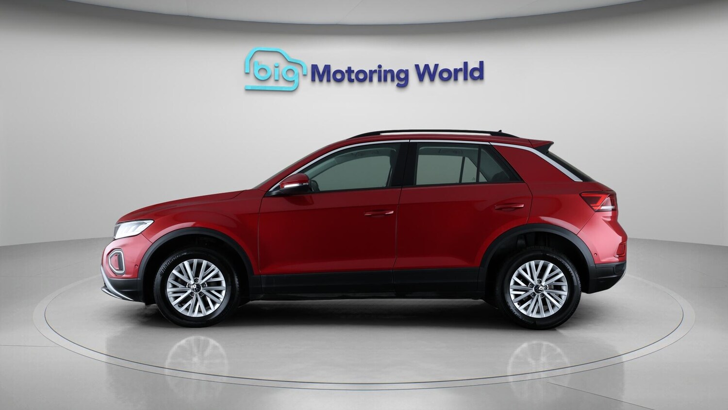 Used Volkswagen T-Roc 2023 for sale - 75989826: Photo 5