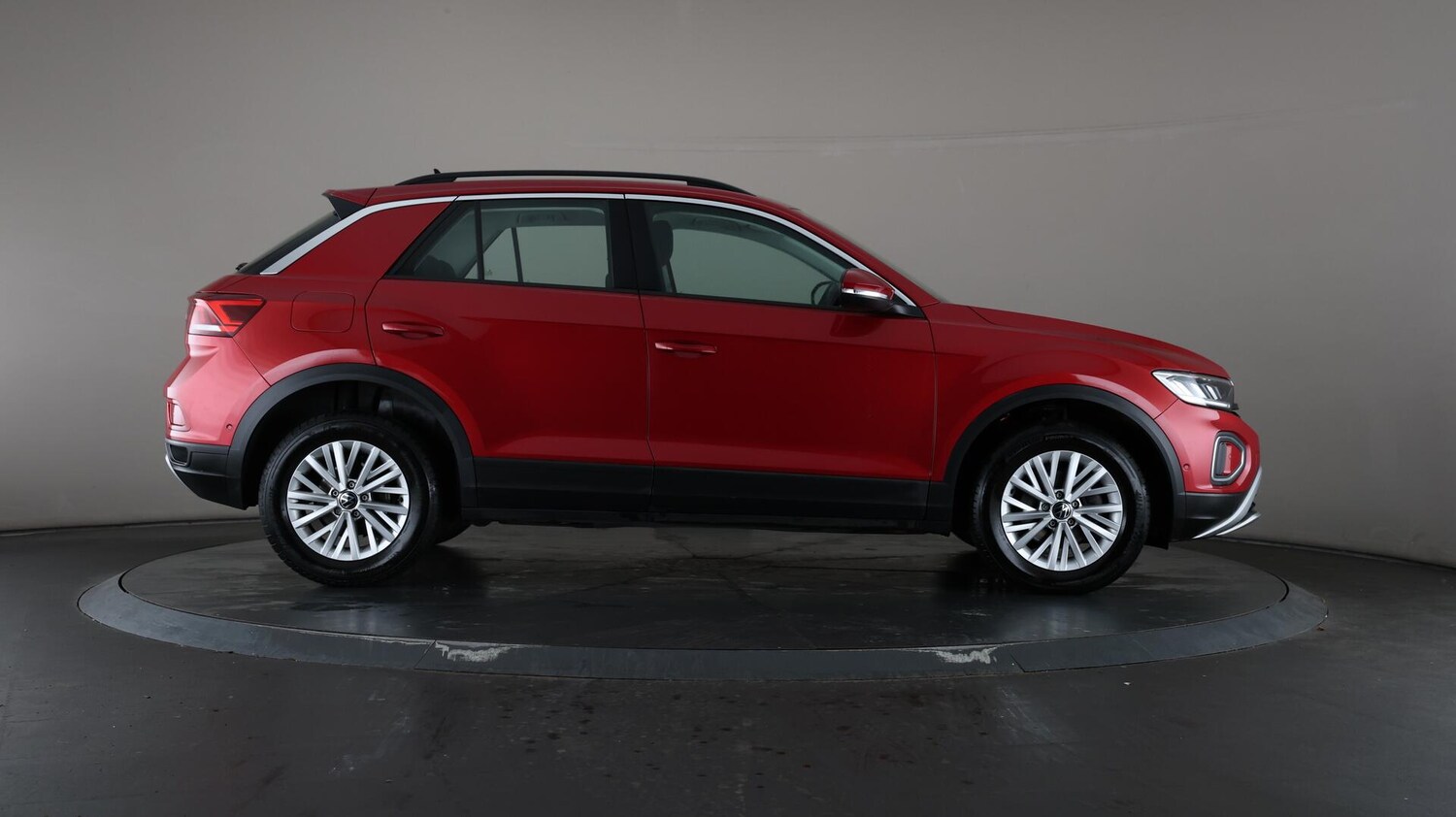 Used Volkswagen T-Roc 2023 for sale - 75989826: Photo 59