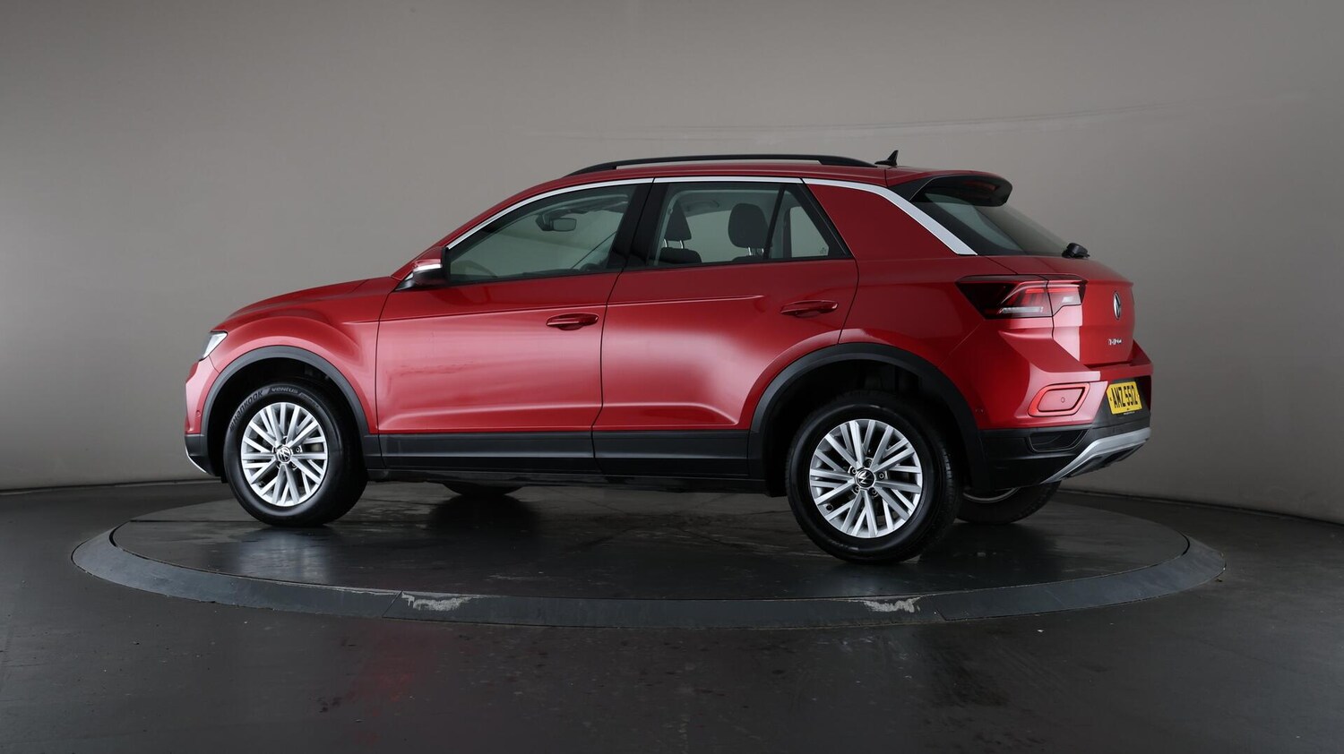 Used Volkswagen T-Roc 2023 for sale - 75989826: Photo 75