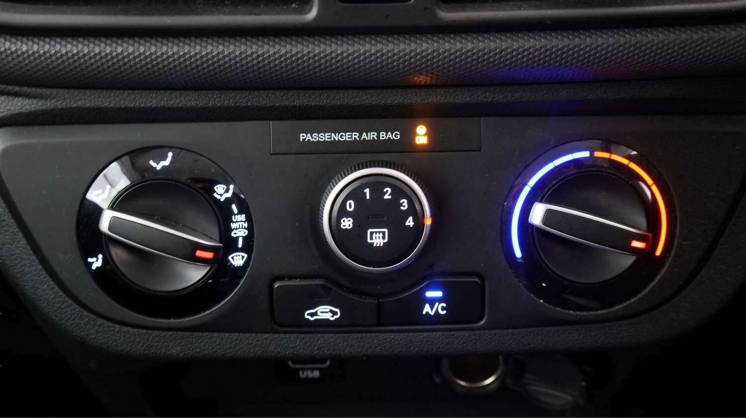 Used Hyundai i10 2023 for sale - 77935905: Photo 11