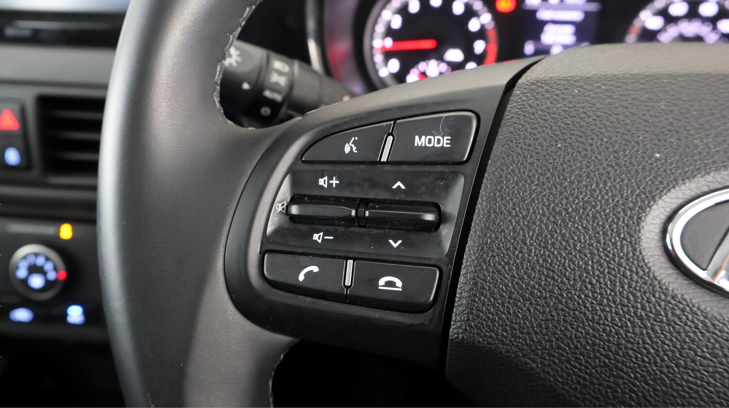 Used Hyundai i10 2023 for sale - 77935905: Photo 20