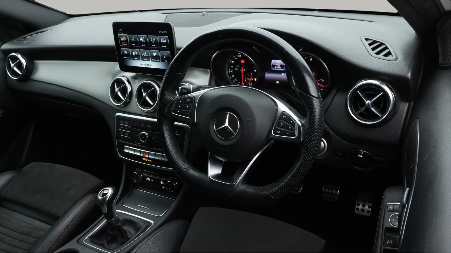 Used Mercedes-Benz GLA 2018 for sale - 76002089: Photo 10