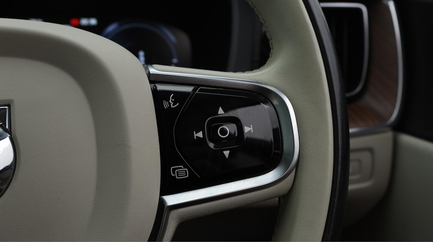 Used Volvo XC60 2020 for sale - 76688768: Photo 28