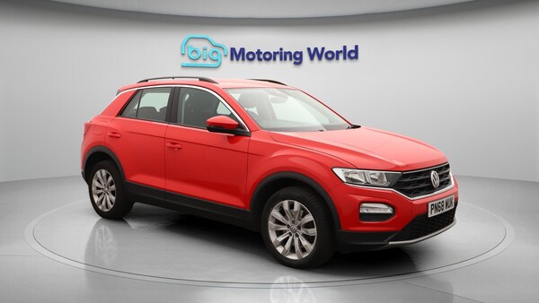 Used Volkswagen T-Roc 2018 for sale - 75601072: Photo 2