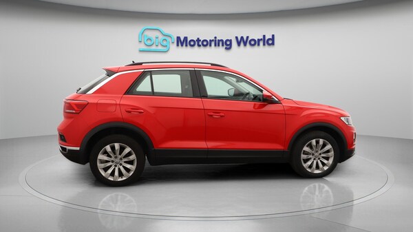 Used Volkswagen T-Roc 2018 for sale - 75601072: Photo 9