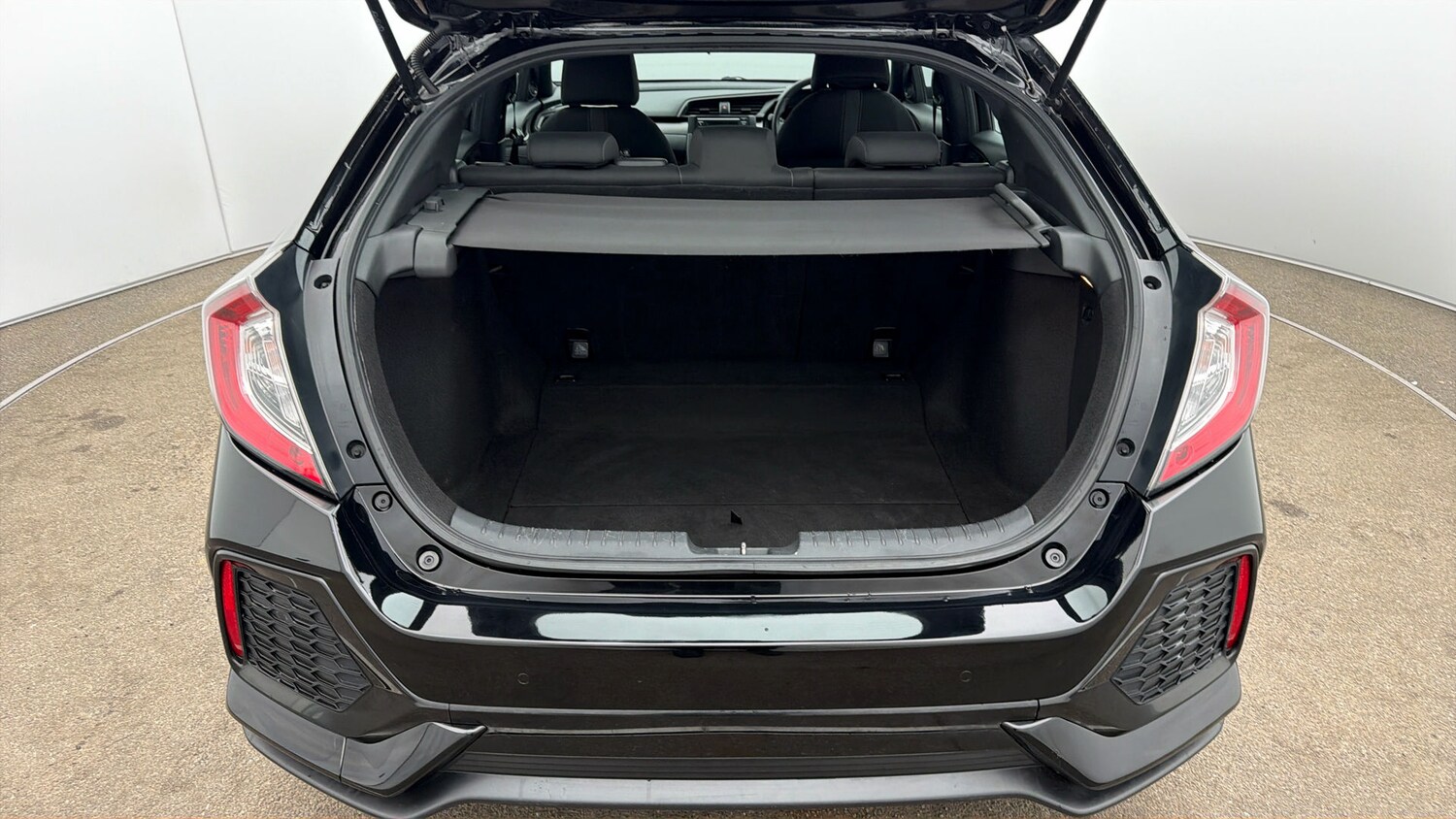 Used Honda Civic 2018 for sale - 77932825: Photo 16