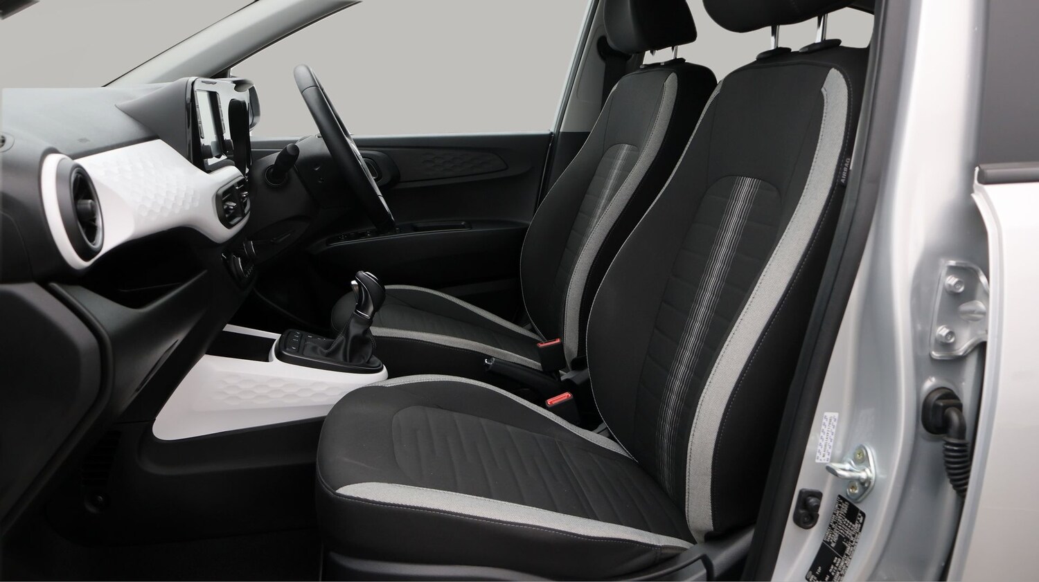 Used Hyundai i10 2023 for sale - 77465521: Photo 14