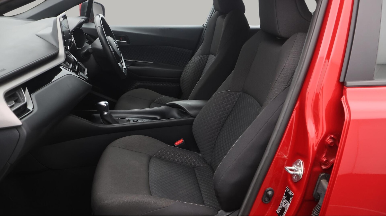 Used Toyota C-HR 2023 for sale - 76295281: Photo 15