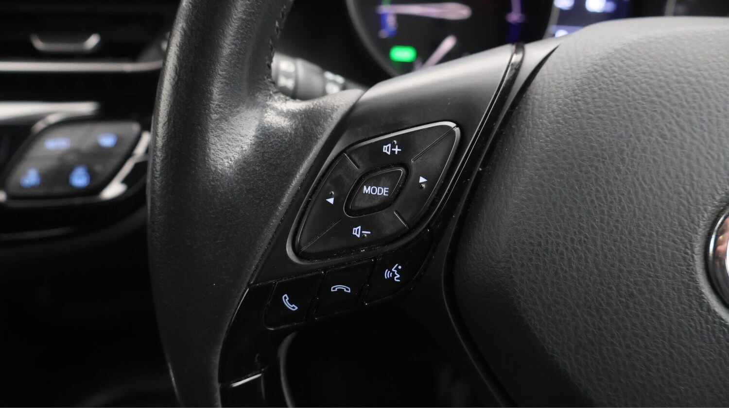 Used Toyota C-HR 2023 for sale - 76295281: Photo 24
