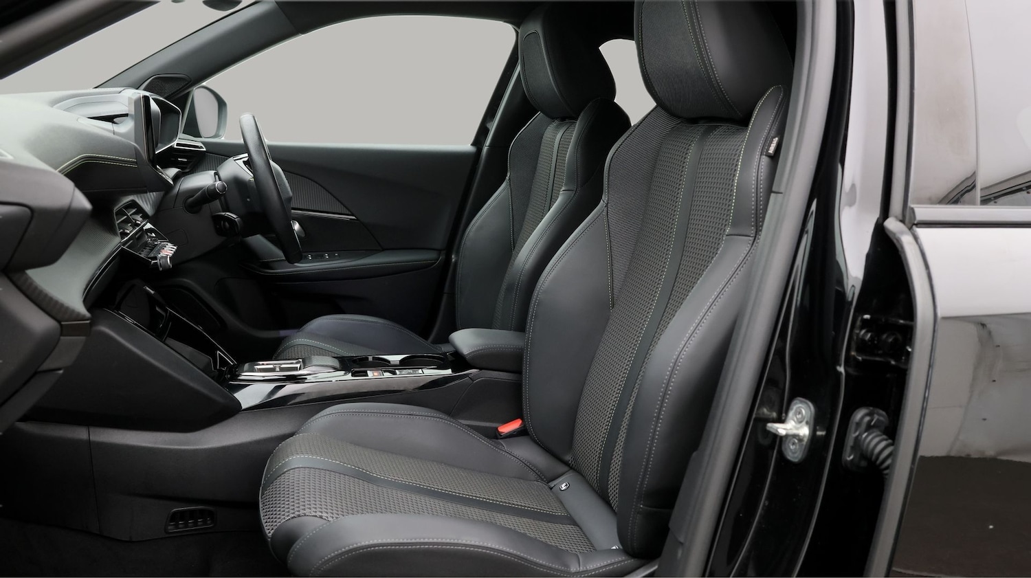 Used Peugeot 2008 2022 for sale - 77601892: Photo 14