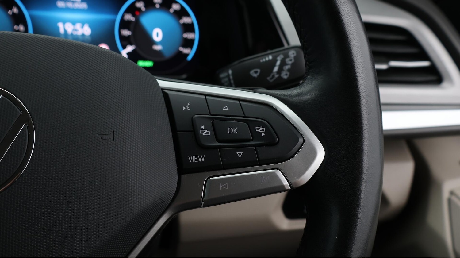 Used Volkswagen Multivan 2023 for sale - 76432421: Photo 30