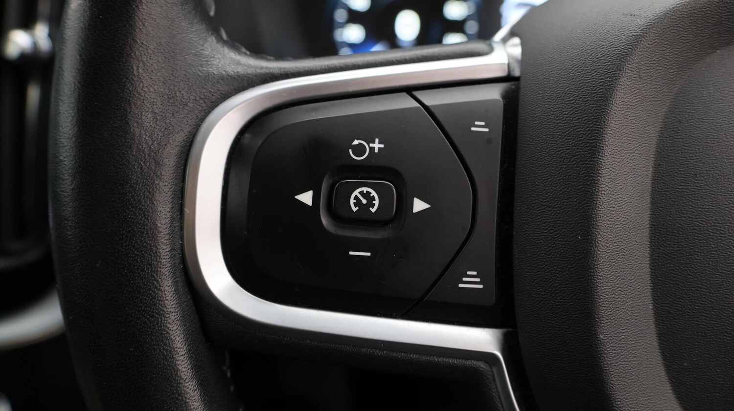 Used Volvo XC60 2018 for sale - 76743589: Photo 24