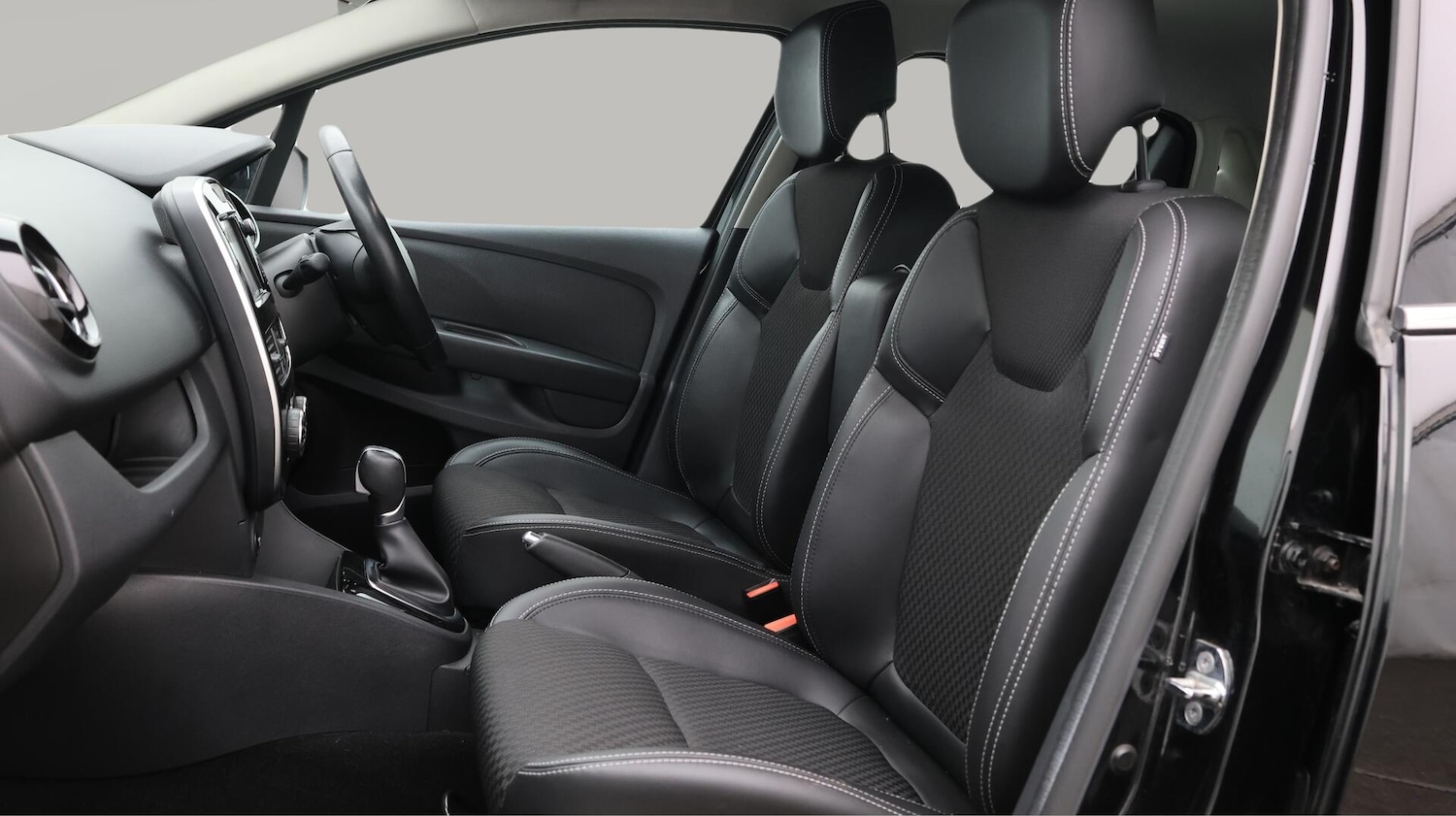 Used Renault Clio 2017 for sale - 76381337: Photo 14