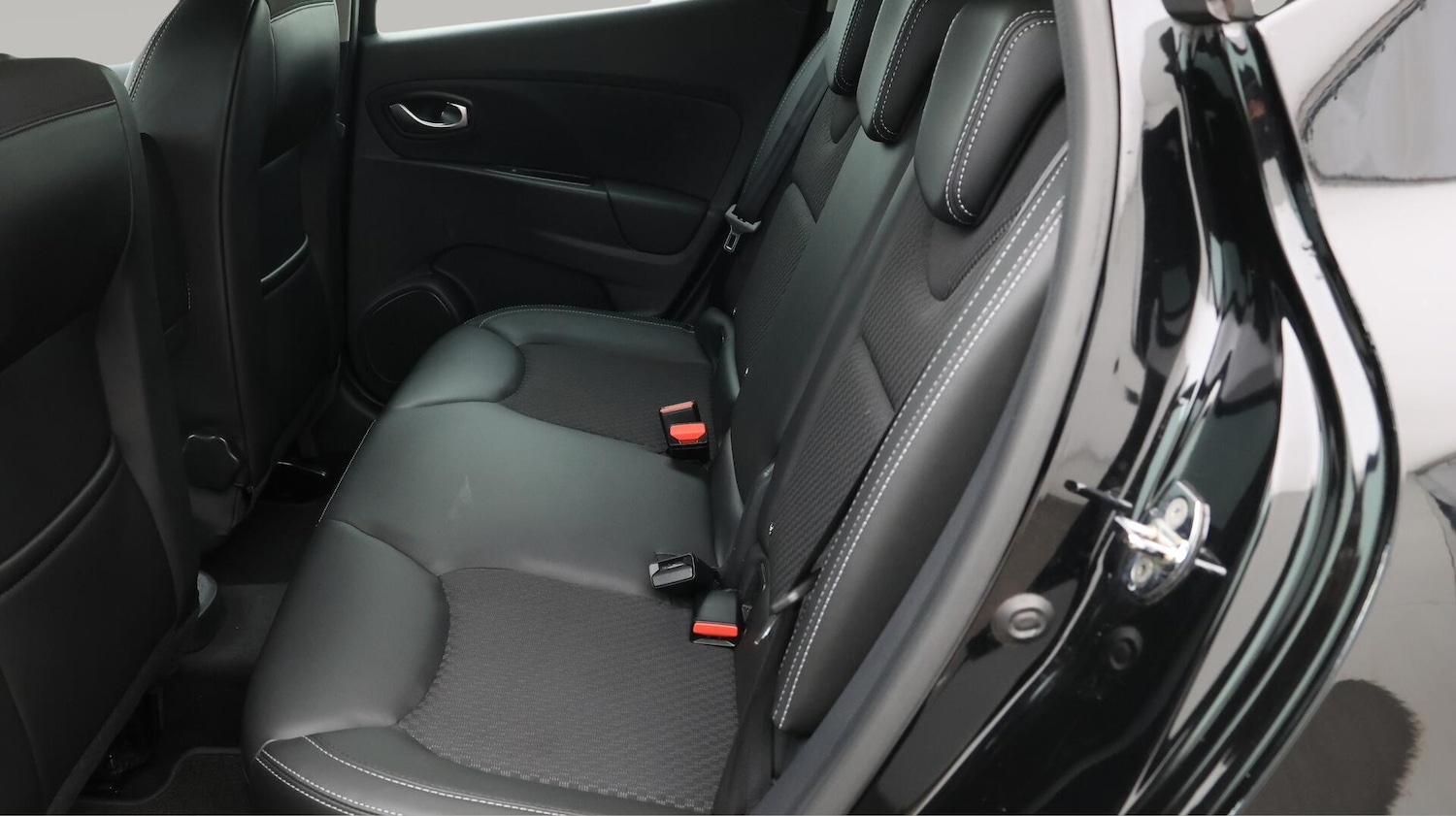 Used Renault Clio 2017 for sale - 76381337: Photo 16