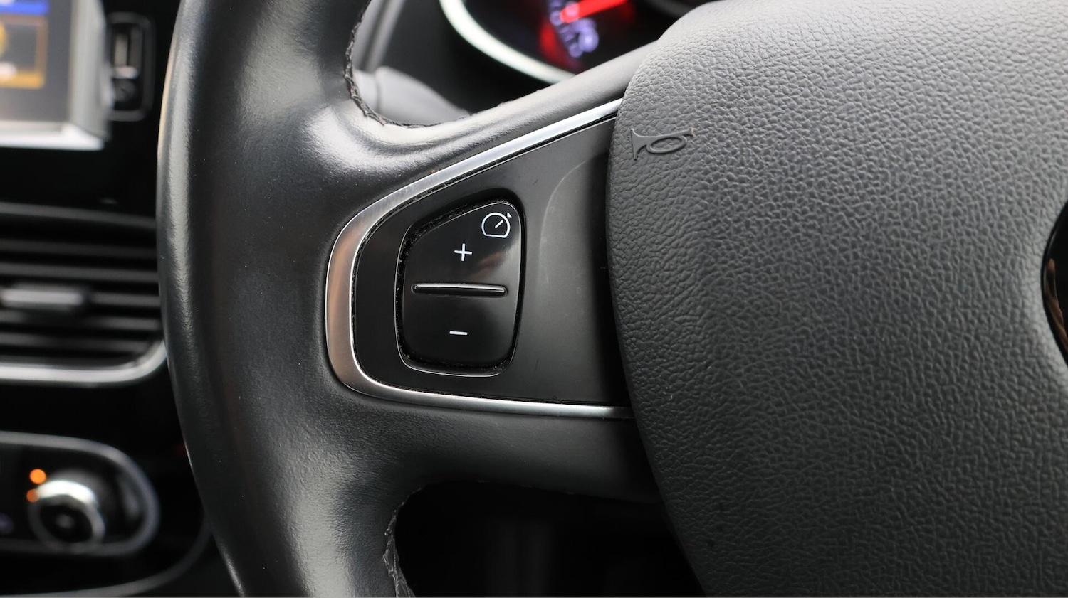 Used Renault Clio 2017 for sale - 76381337: Photo 22