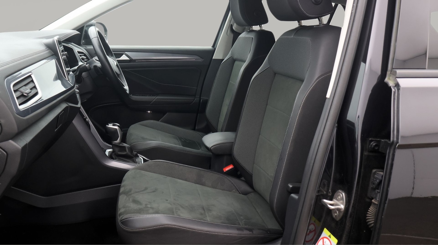 Used Volkswagen T-Roc 2023 for sale - 77381409: Photo 14