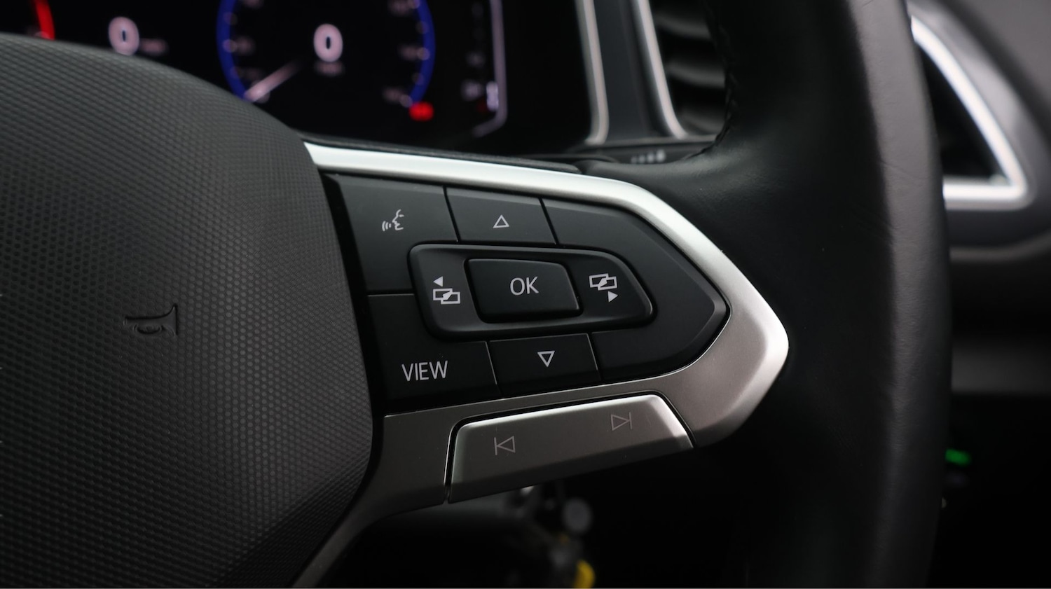 Used Volkswagen T-Roc 2023 for sale - 77381409: Photo 24